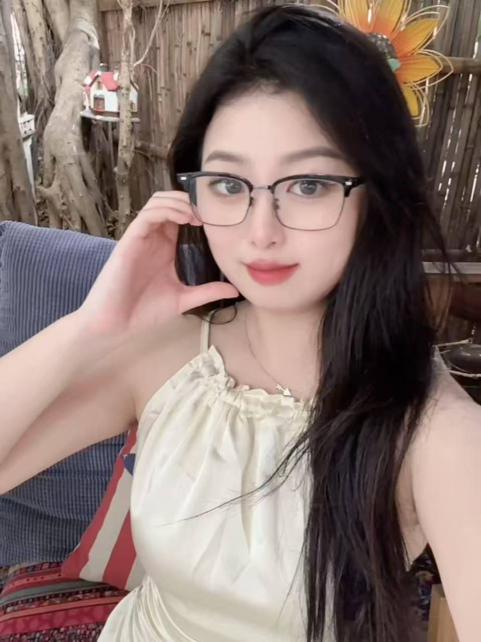 A693