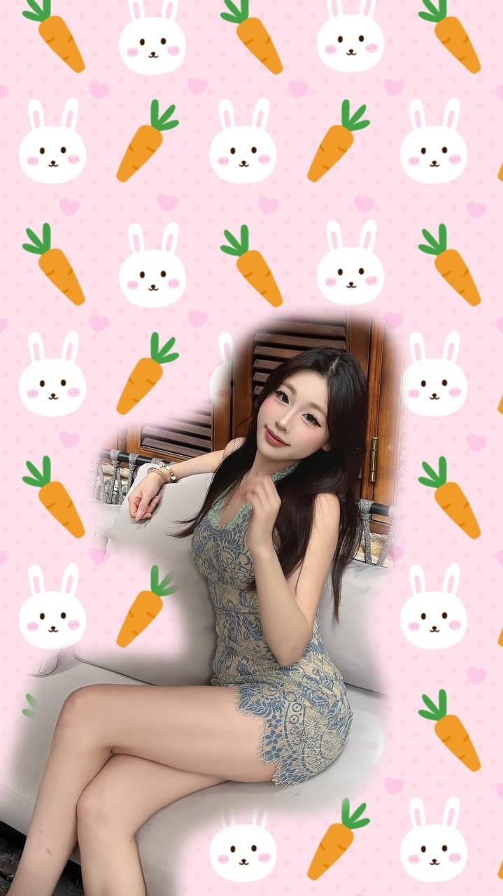 D718
