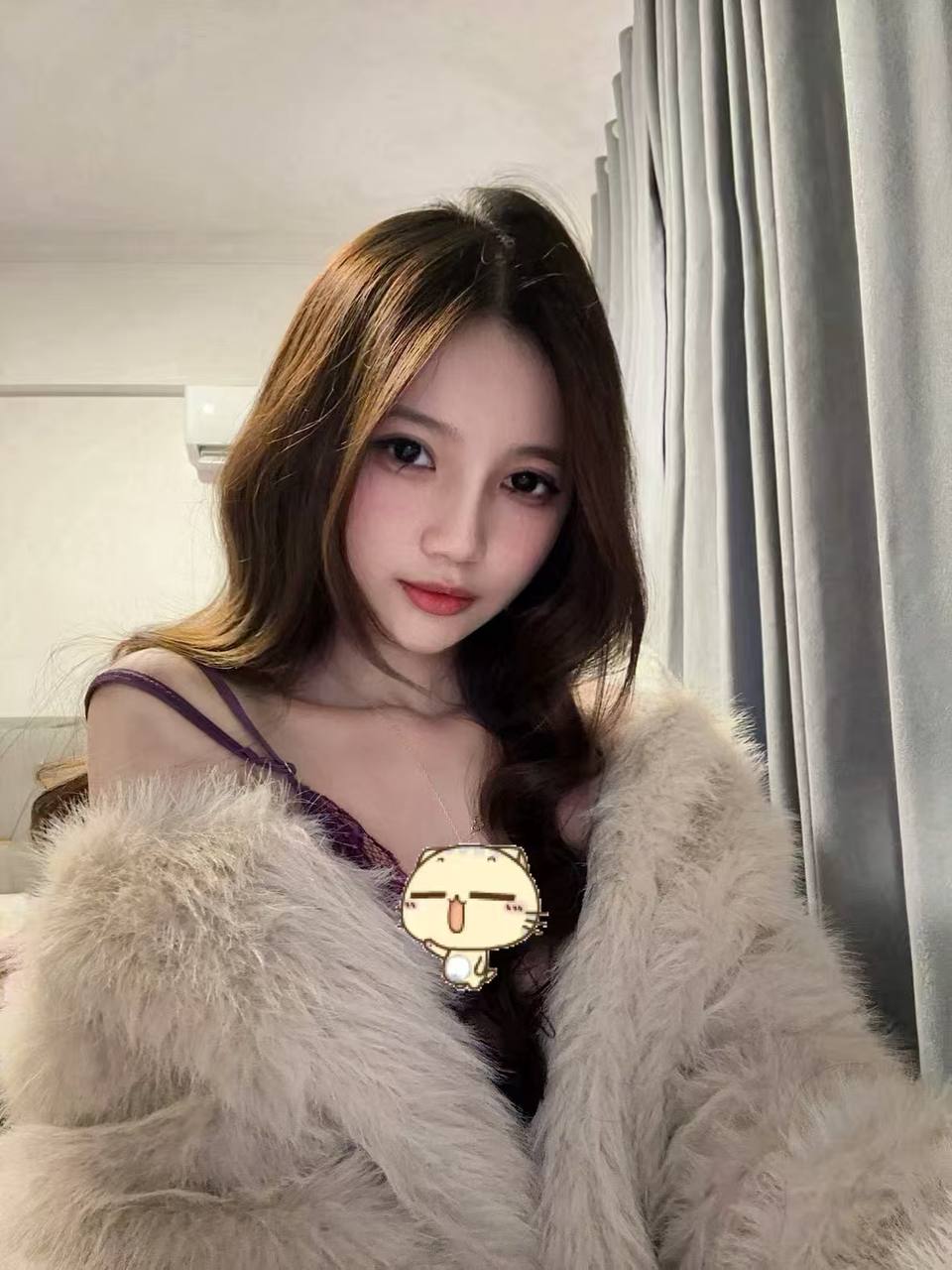 D889