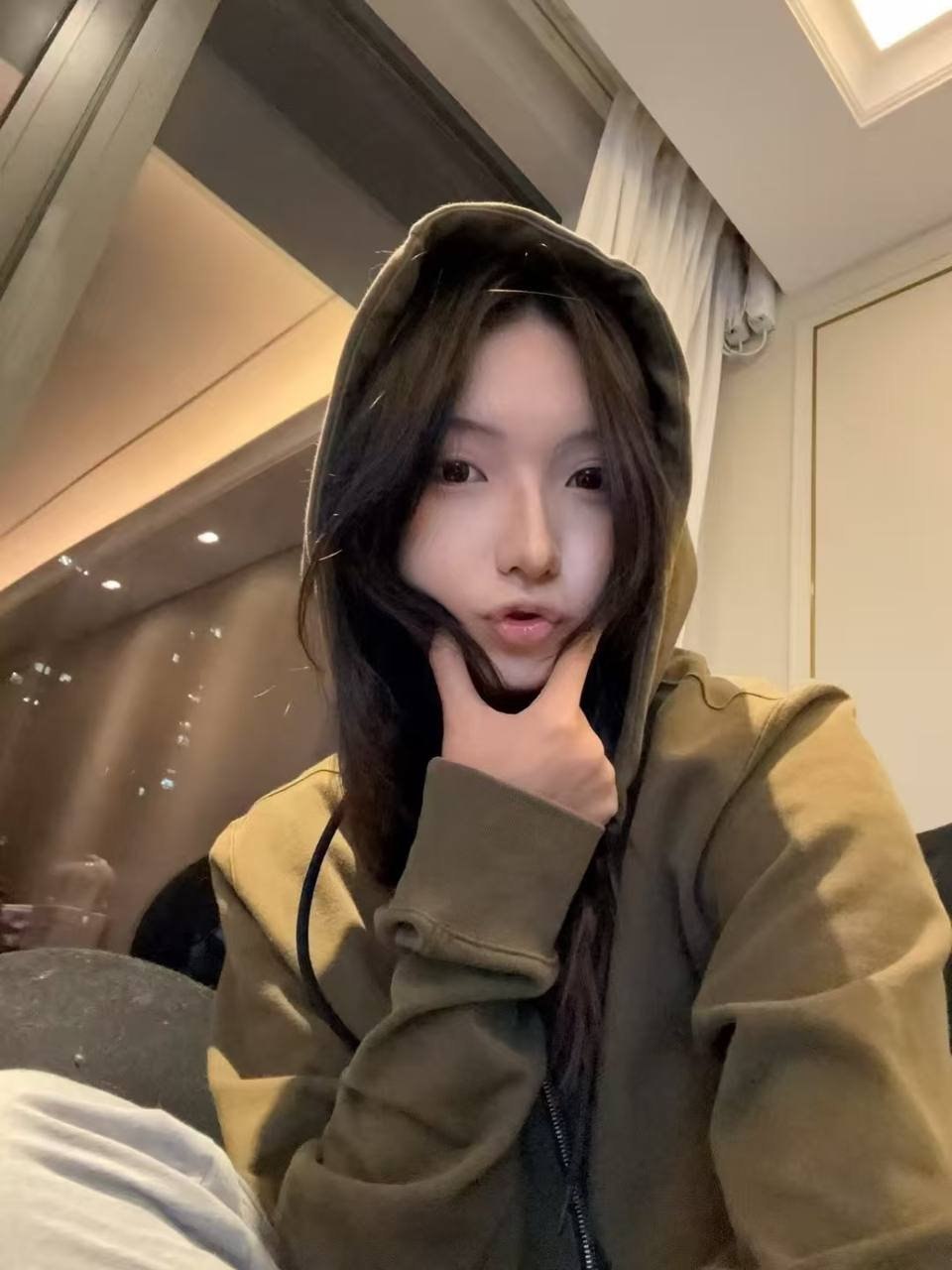 E143