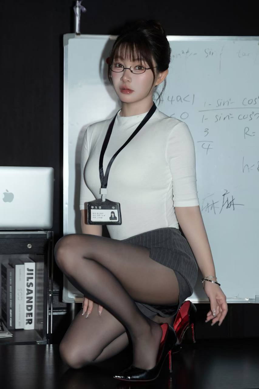 E303