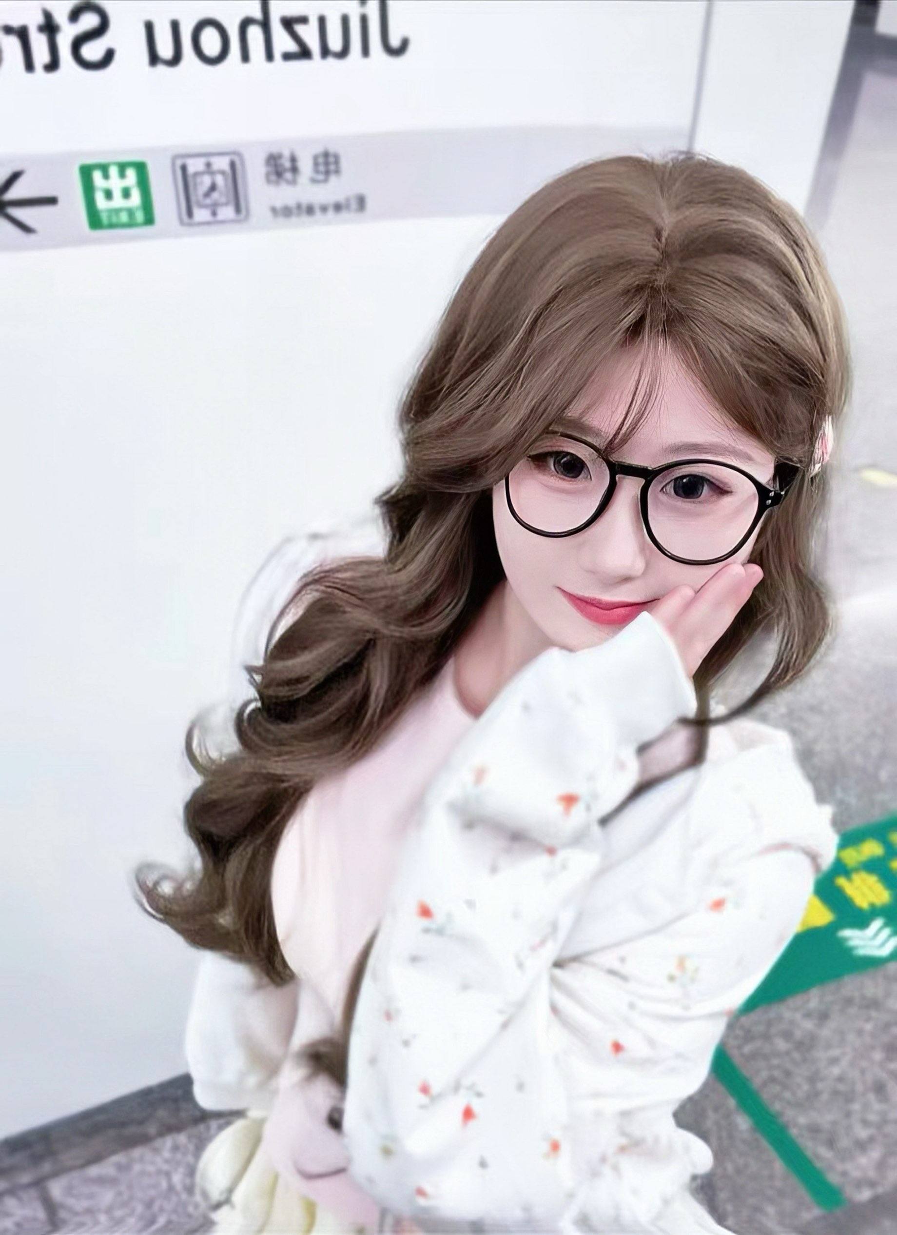 E358