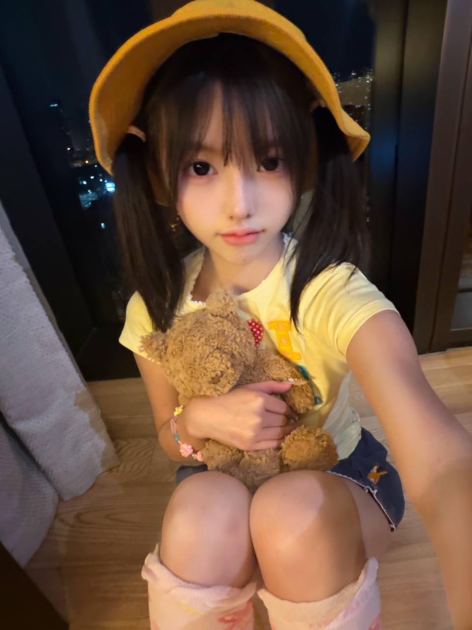E784