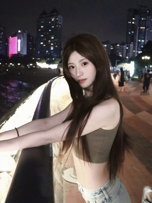 E899