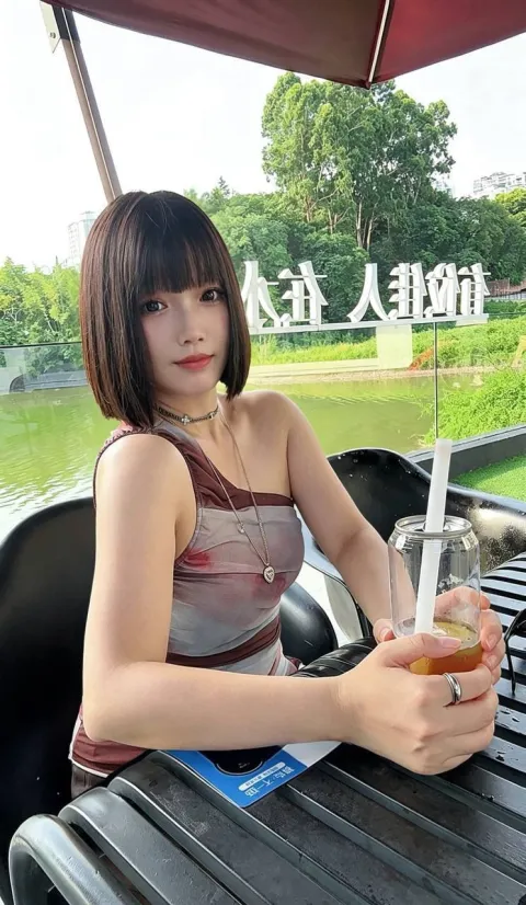 B553