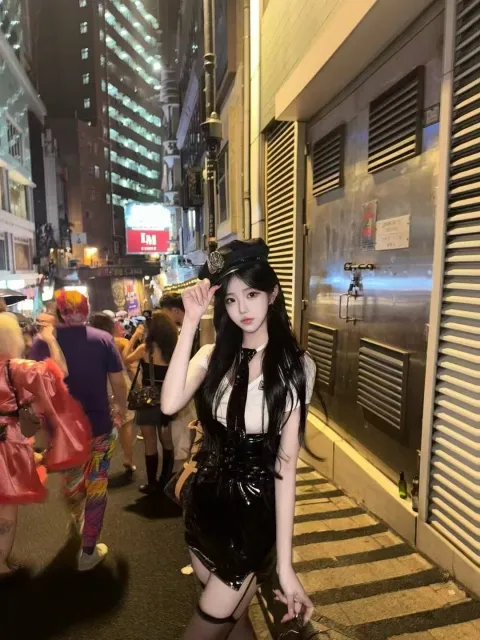 B821