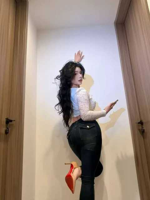 B881