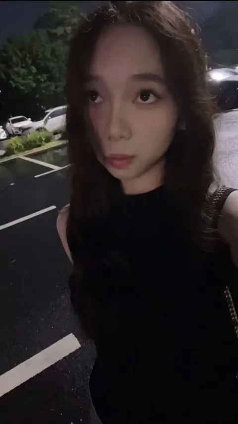B889