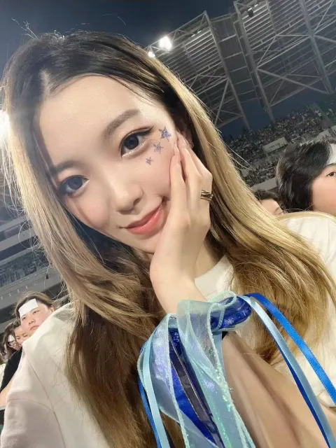 B932