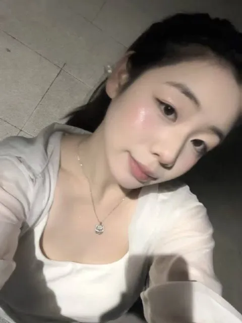 B942