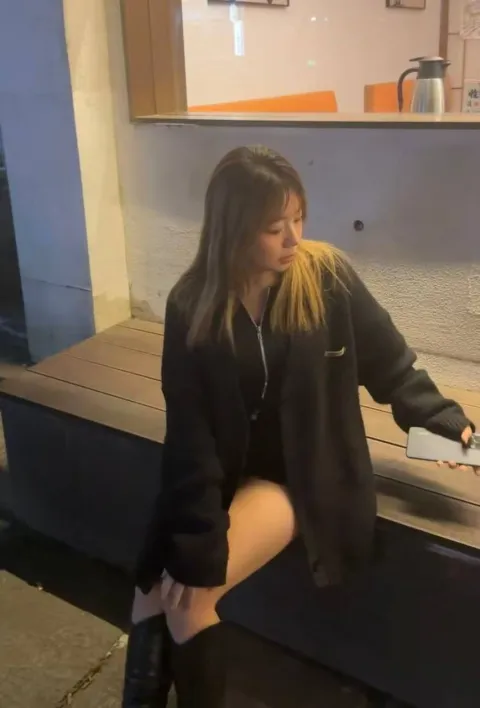 B946