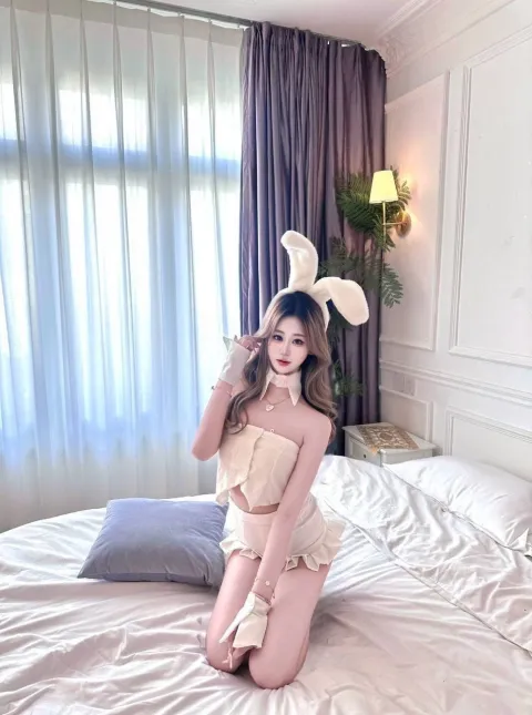 B949