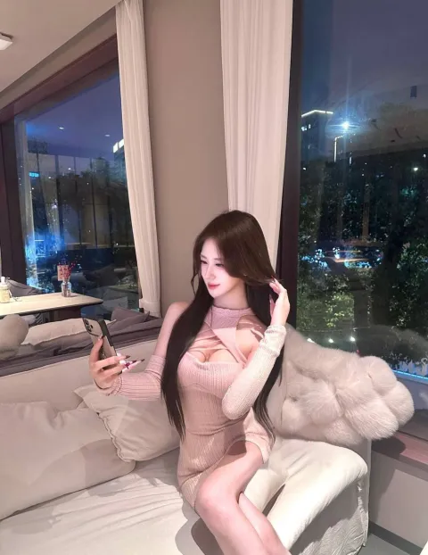 B949