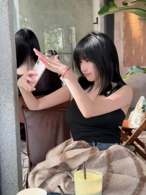 B993