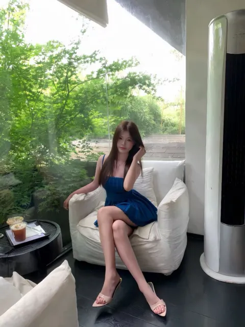 D563