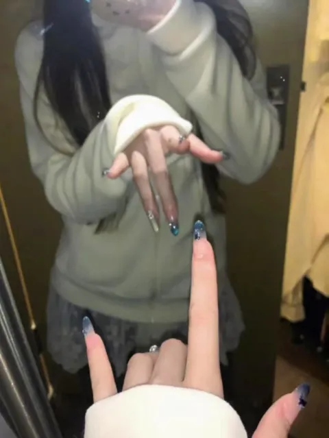 D585