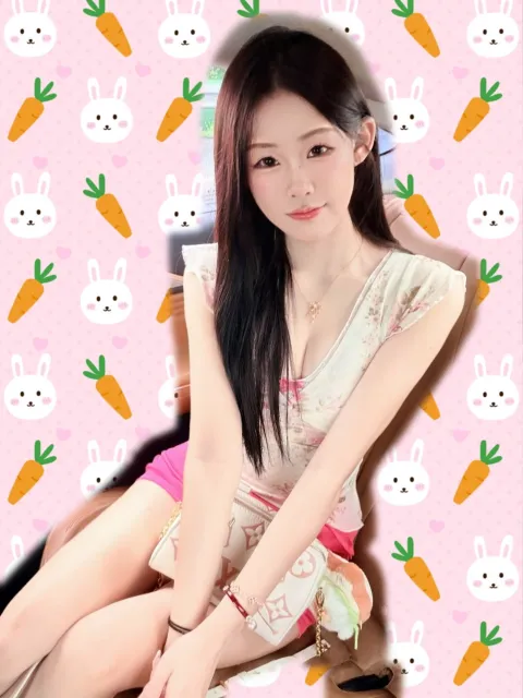 D737