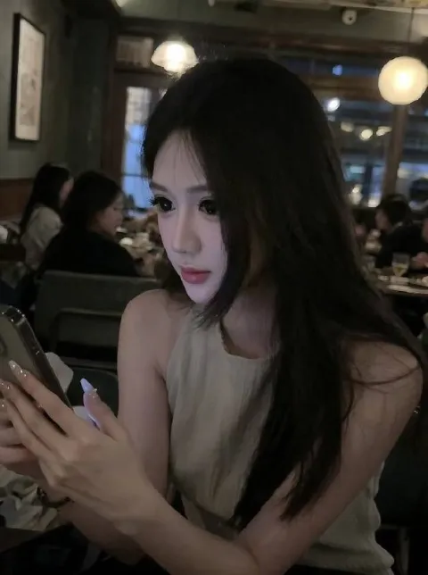 D812