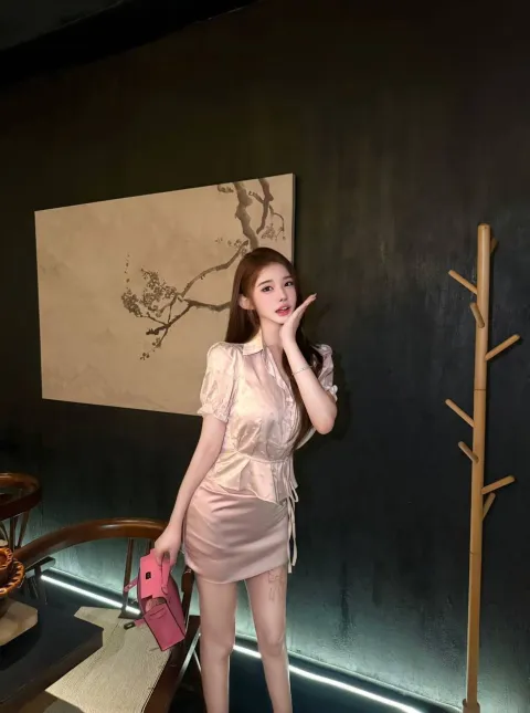 D833