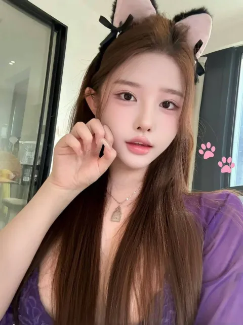 D833