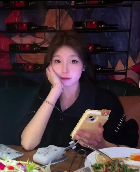 D834