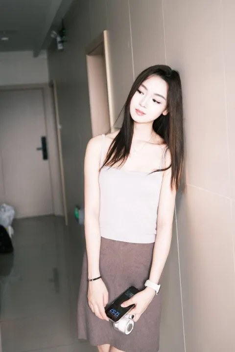 D837