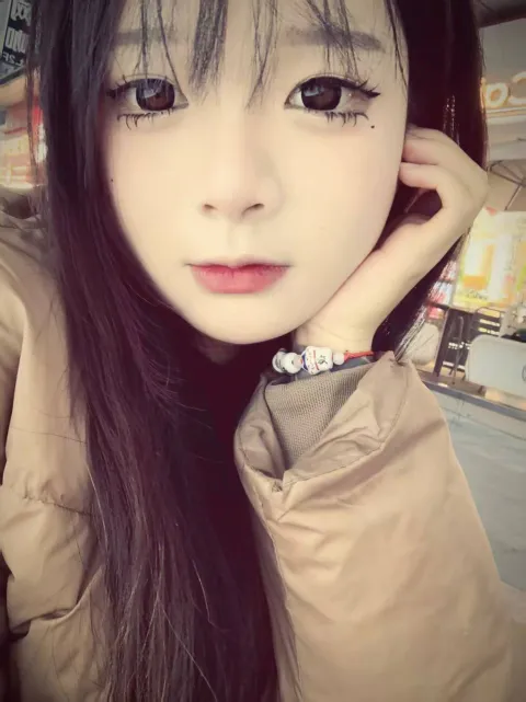 D875