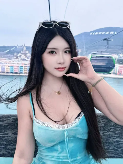 D877