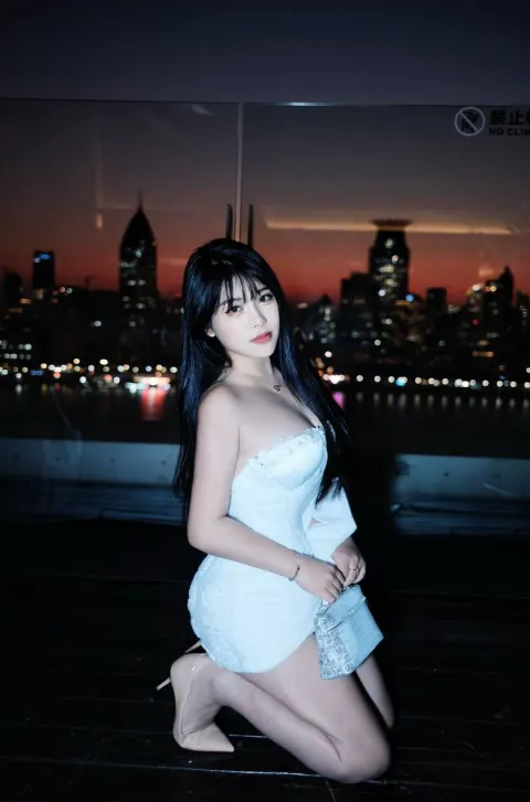 D877