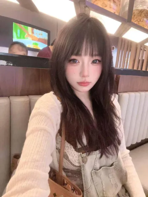 D878
