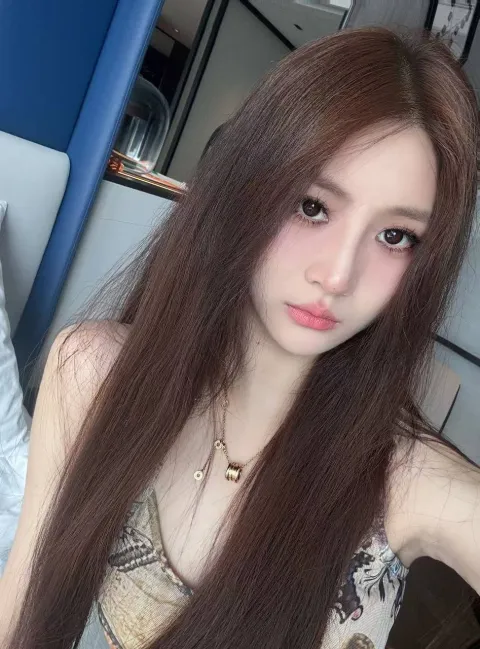 D879