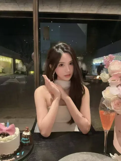 D881