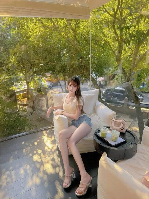 E023