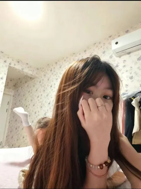 E025