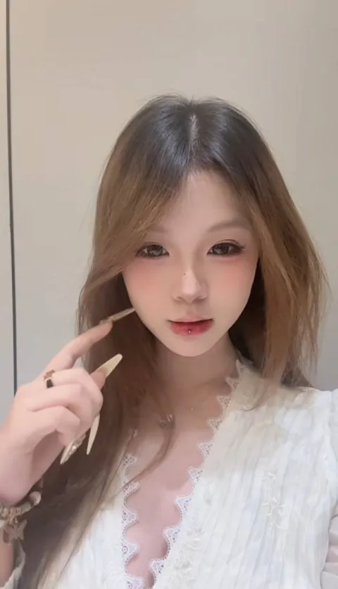 E044