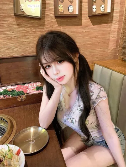 E163