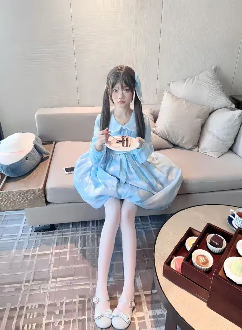 E225