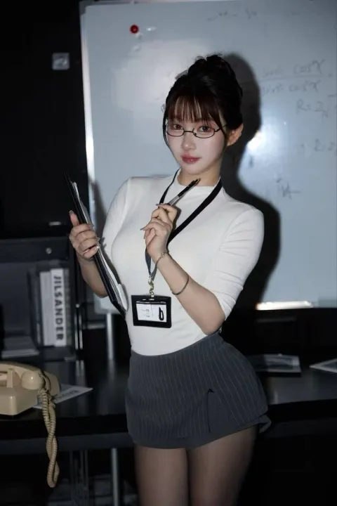 E303