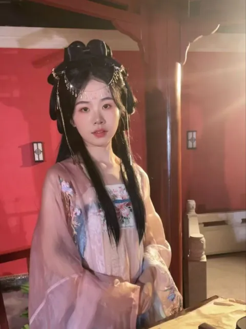 E352