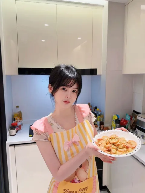 E553