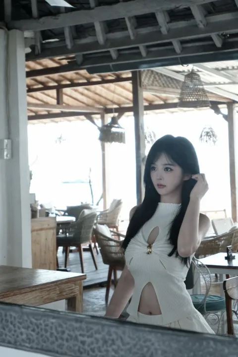 E553