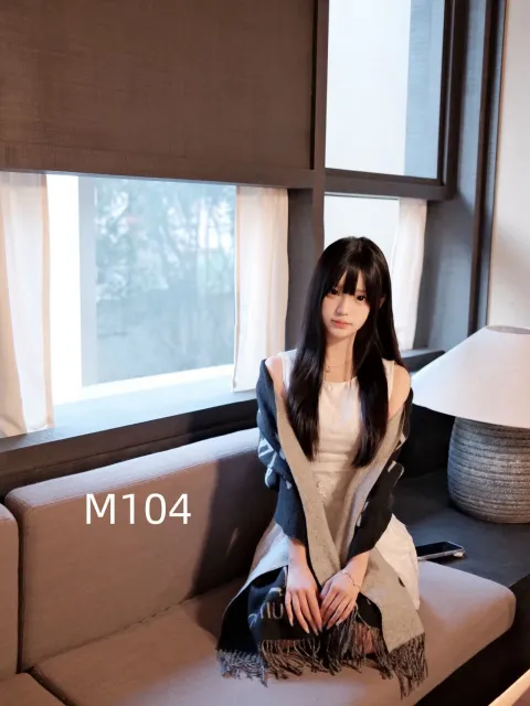 E561
