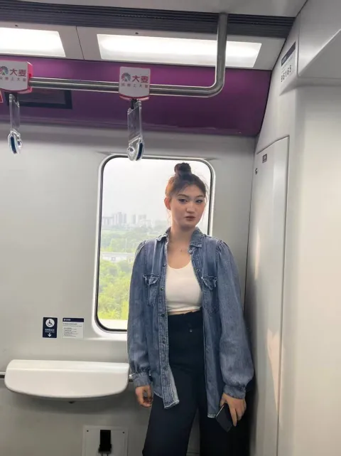 E608