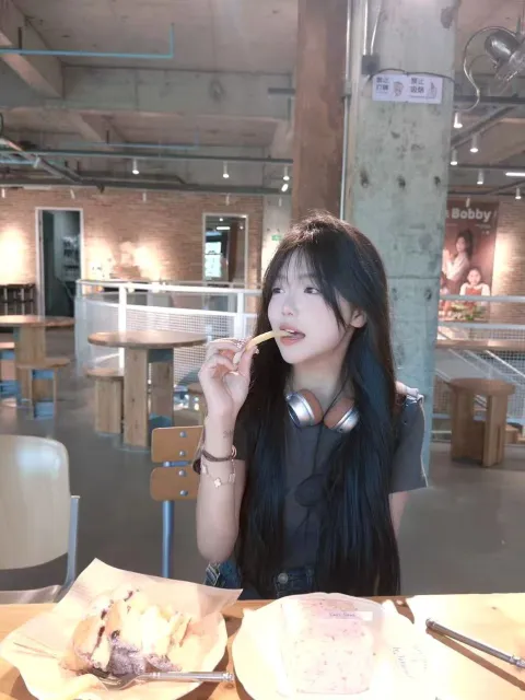 E676
