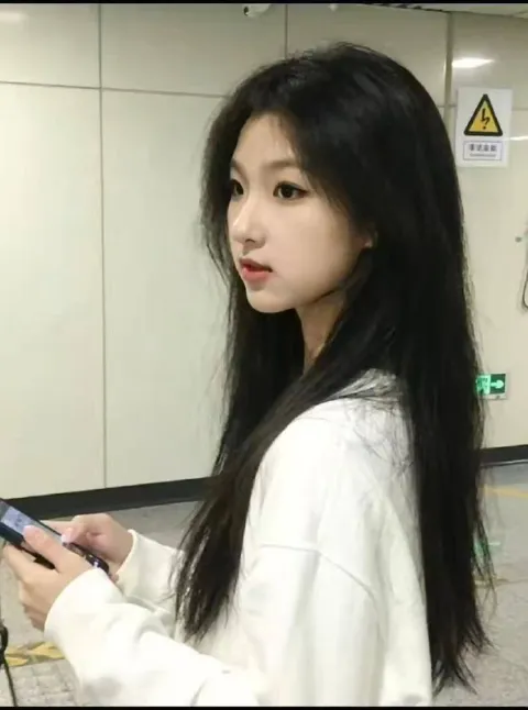 E689