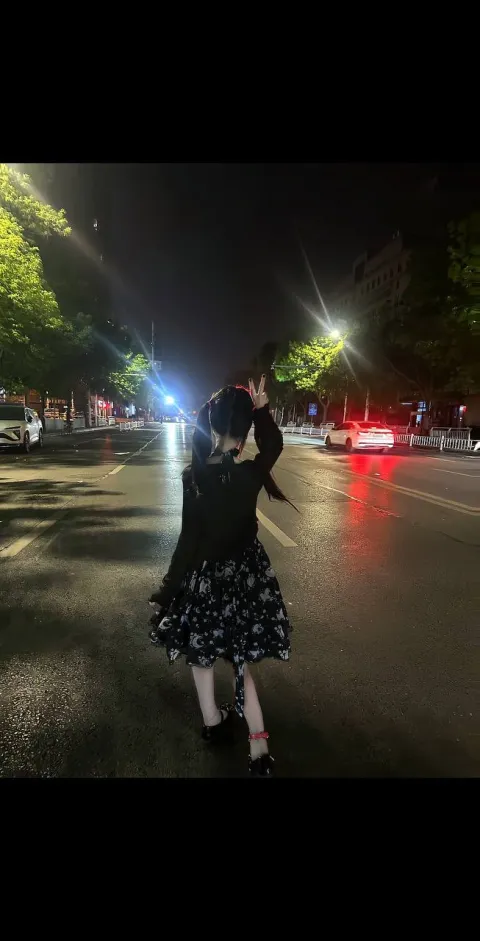 E714