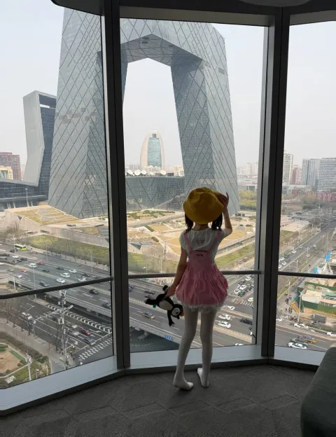E784