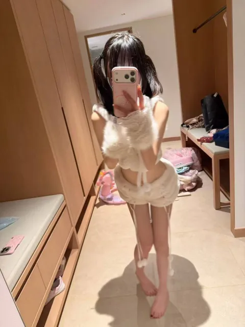 E784