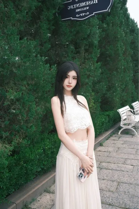 E823
