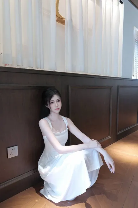 E823